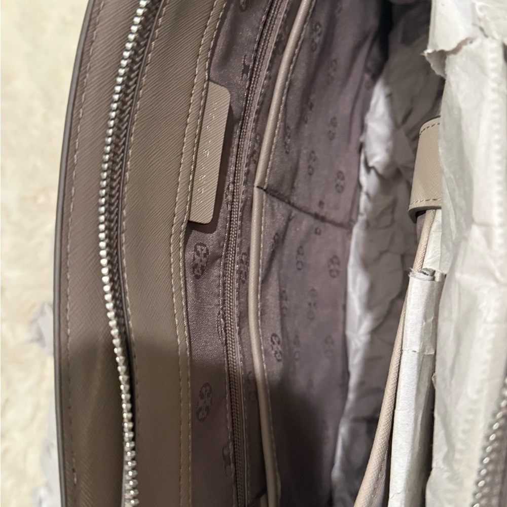 Tory Burch Beige Leather Tote NWOT - Picture 6 of 7